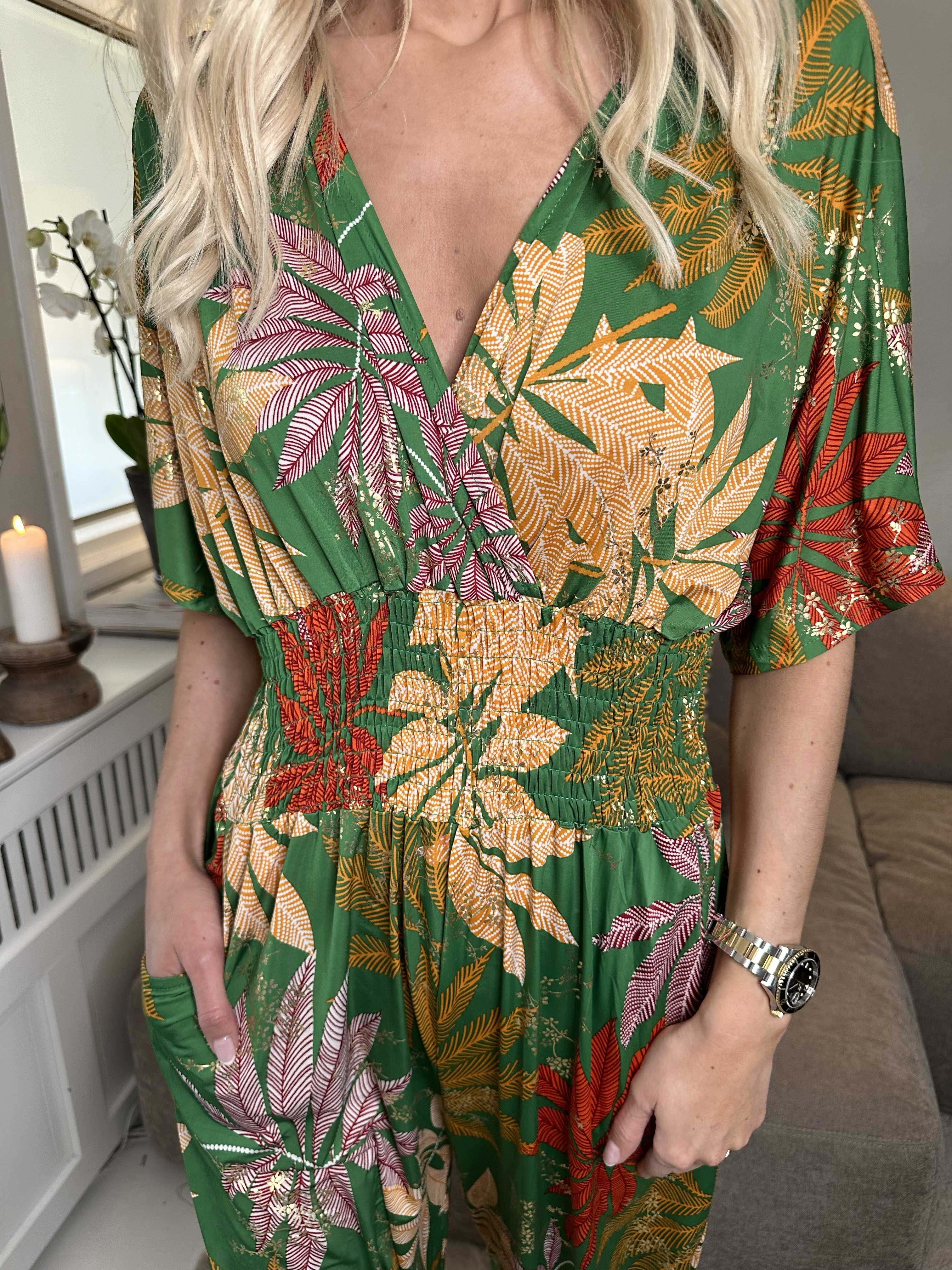 Pams Multi Leaf Jumpsuit - Jumpsuit med resår och bladmönster - Black